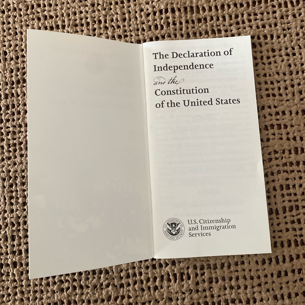 THE DECLARATION OF INDEPENDENCE & CONSTITUTION OF THE UNITED STATES POCKET BOOK - Picture 3 of 3